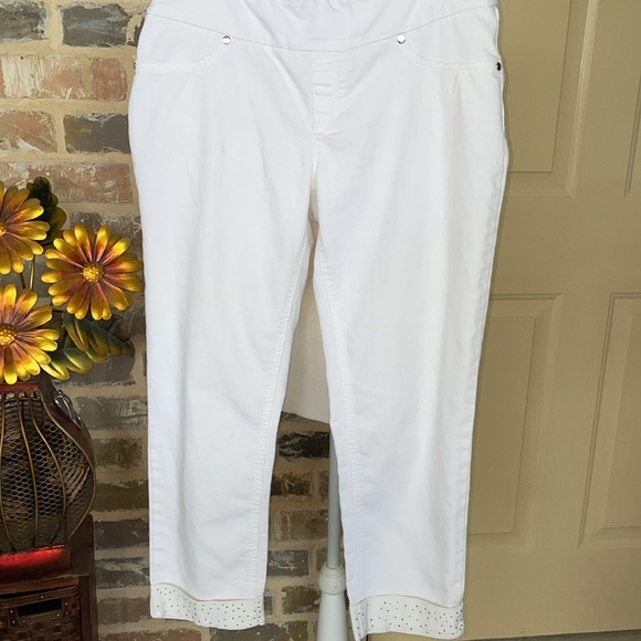 Peck & Peck White Cropped Denim Capri Jeans Stretch Tummy Lift Jeweled Cuff Sz 8 - Picture 13 of 14